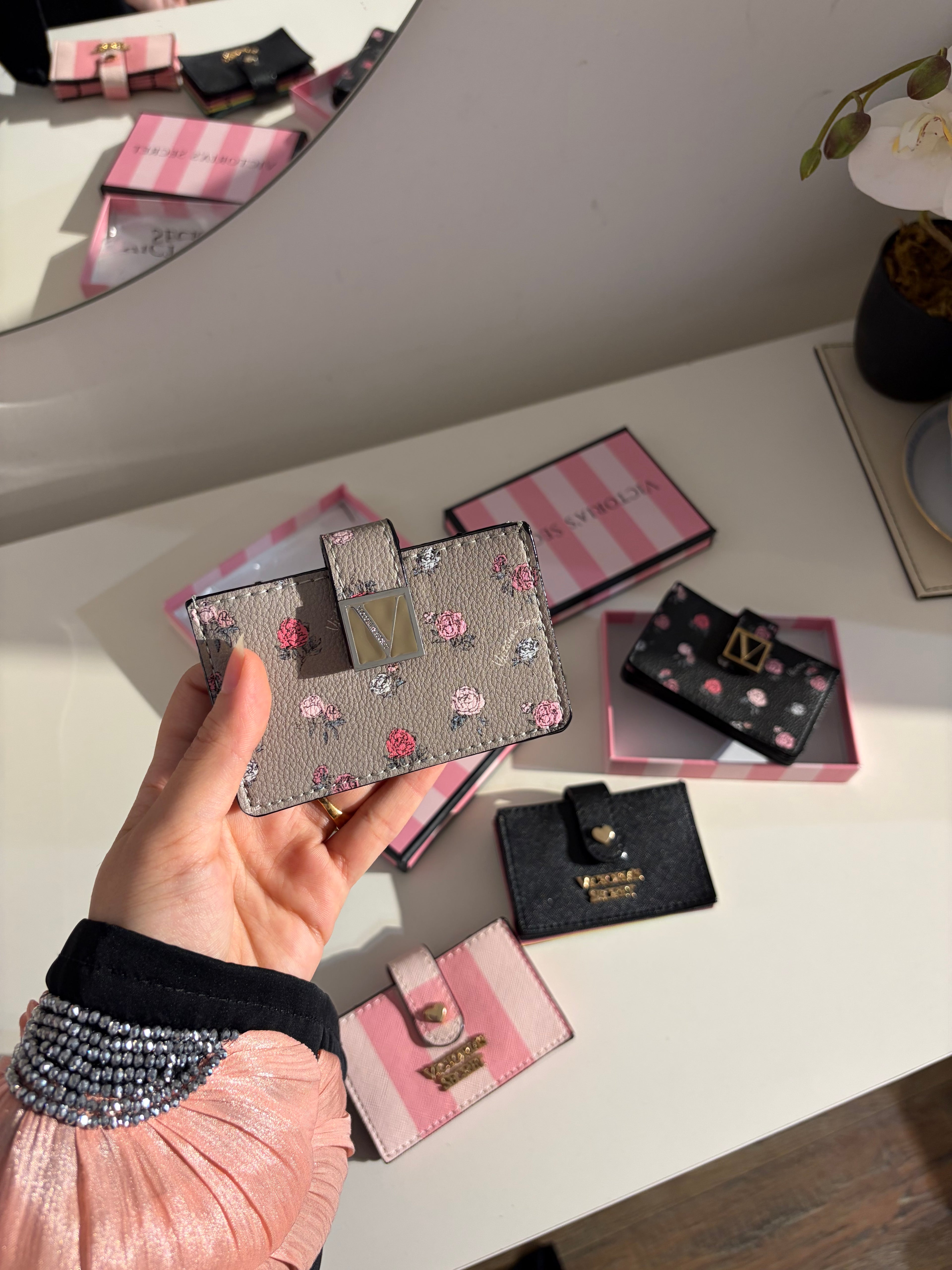 VS card holder