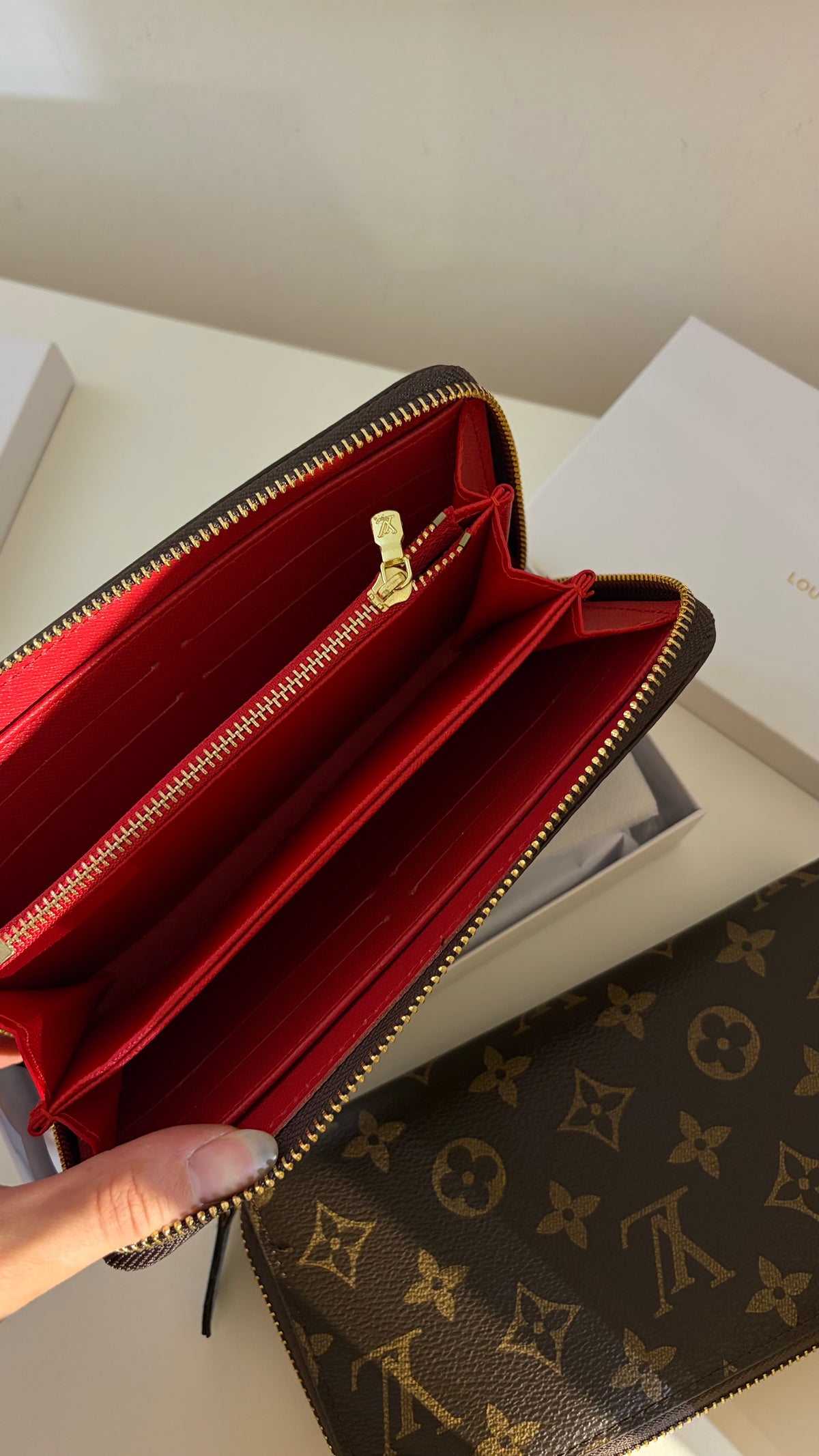 Lv wallets