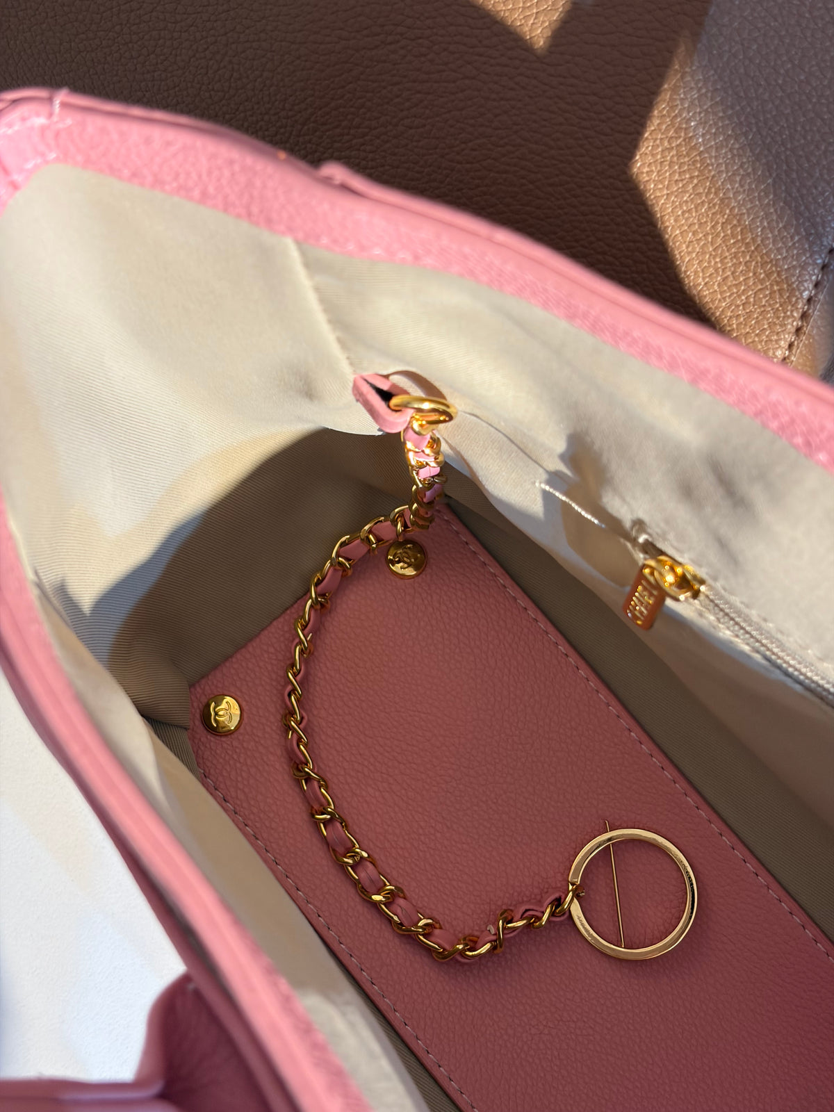 Chanel tote grained
