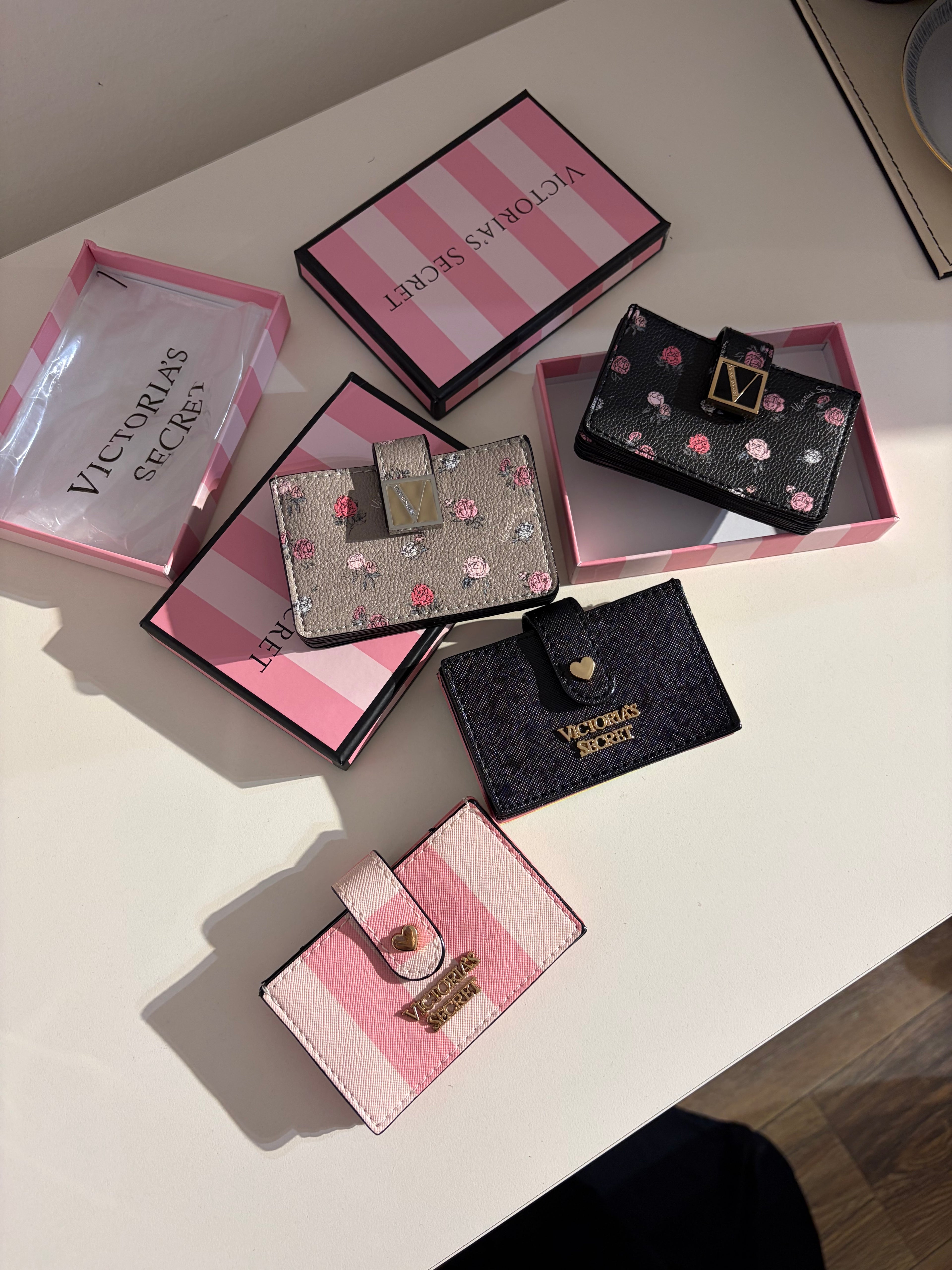 VS card holder