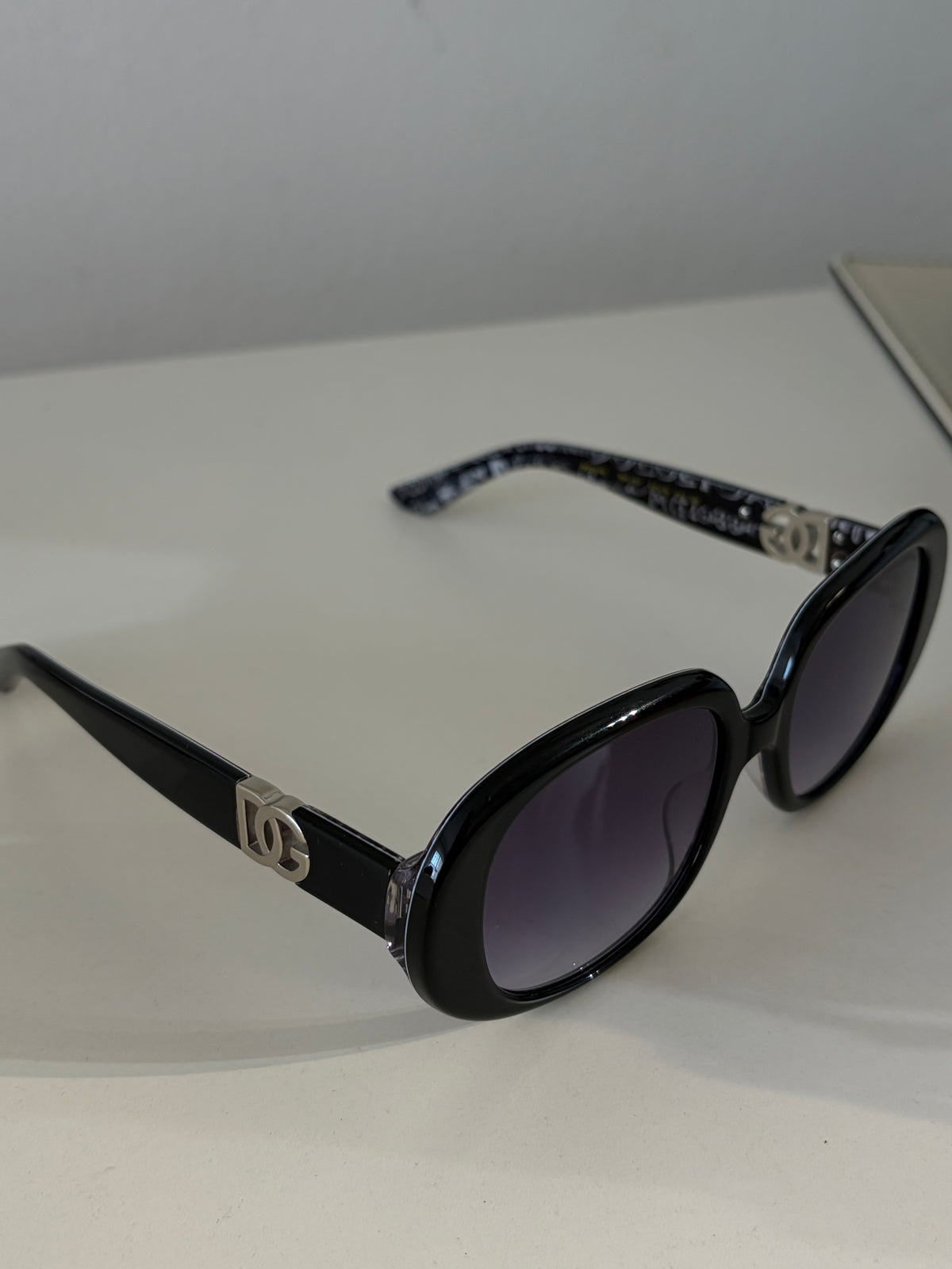DG oval sunglasses