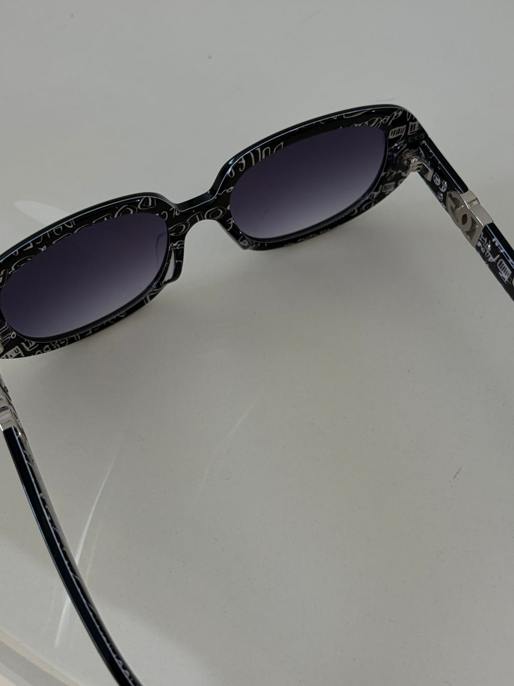 DG oval sunglasses