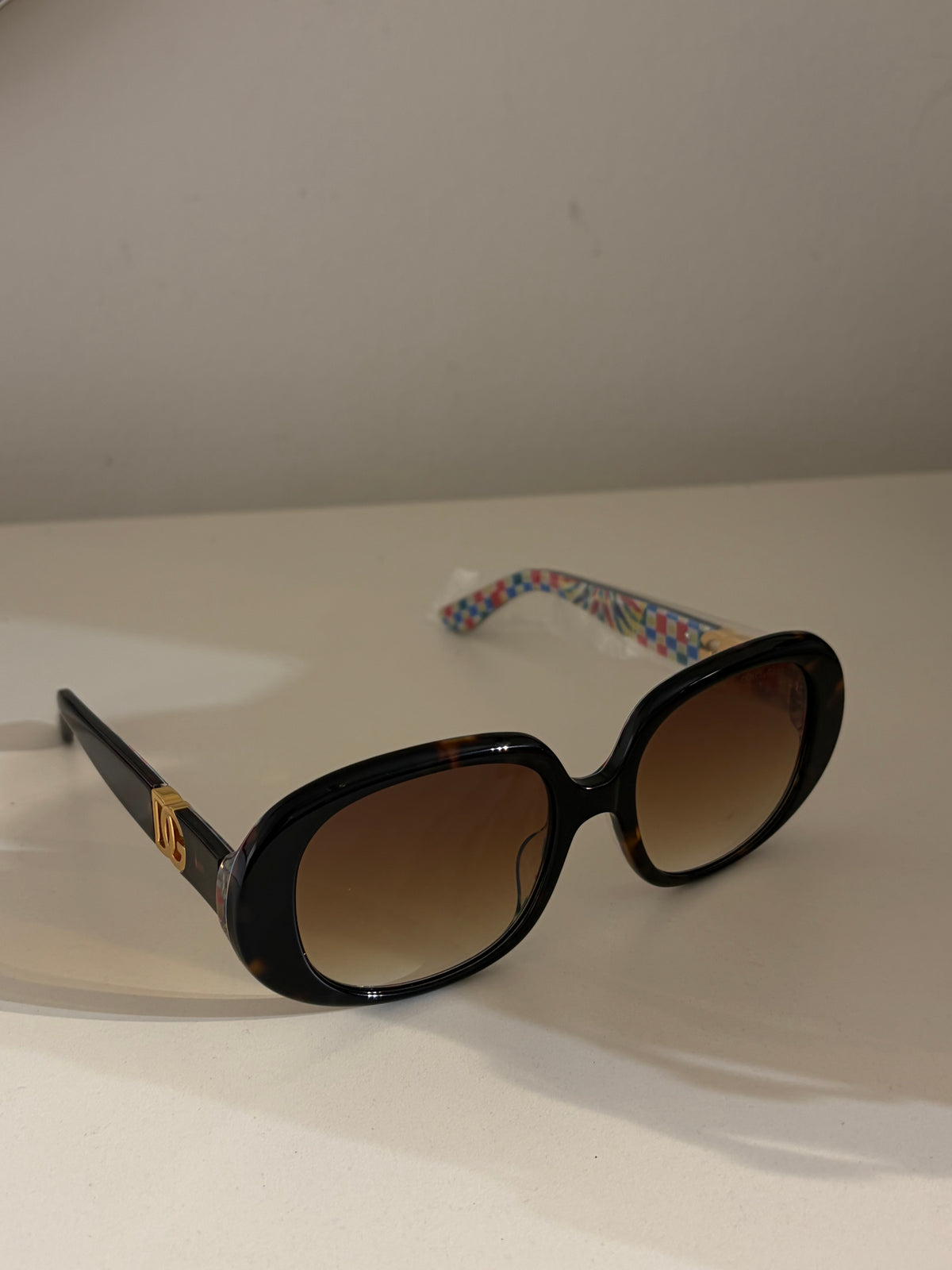 DG oval sunglasses