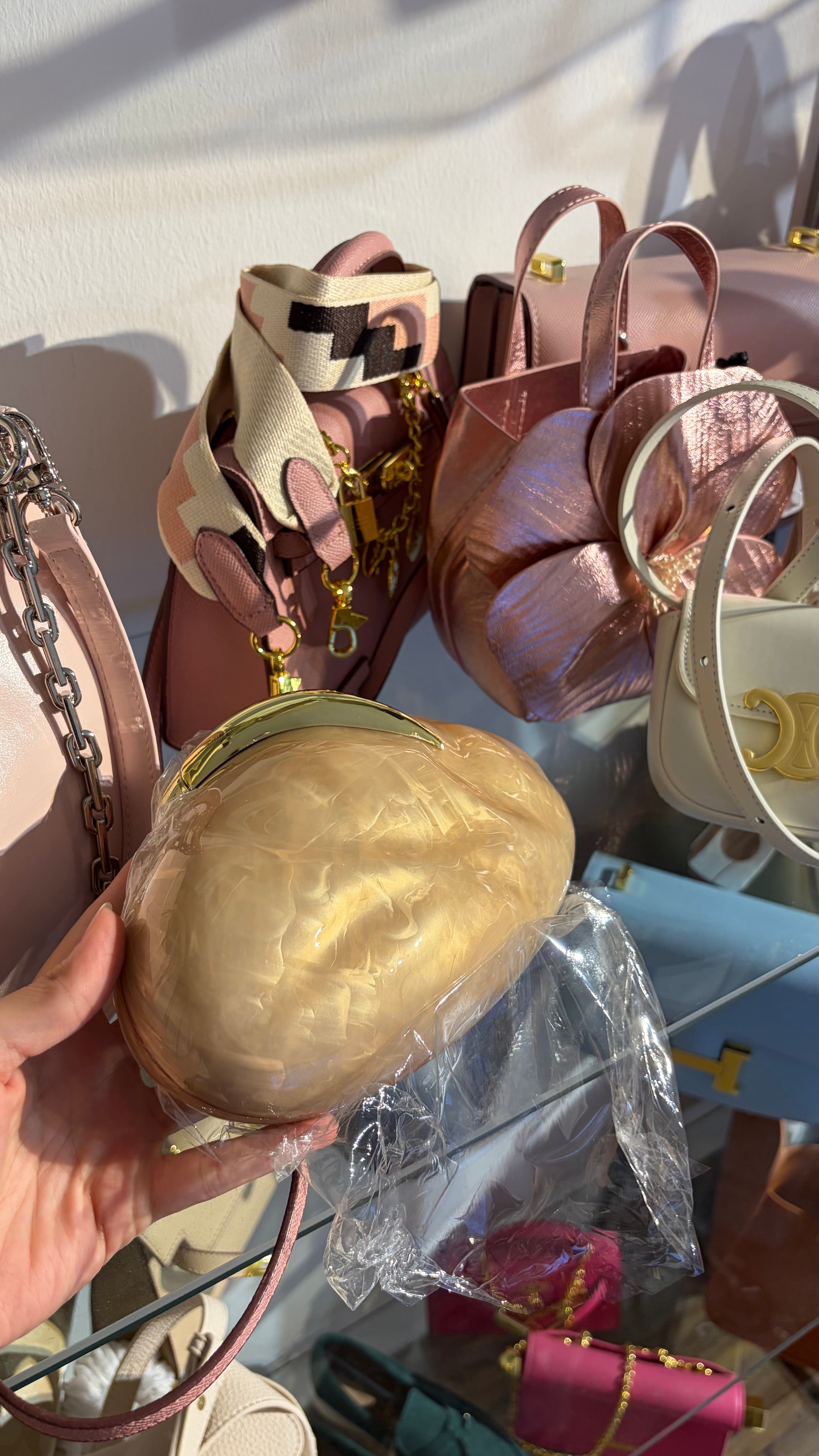 Seashell clutch
