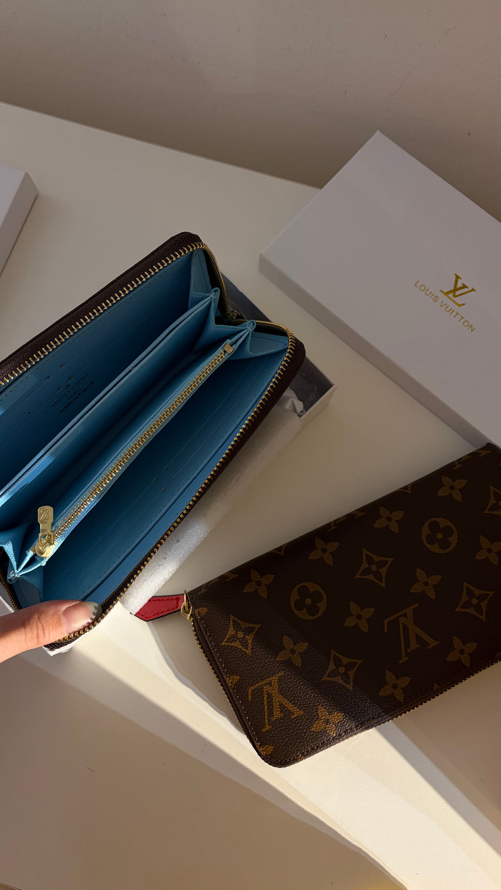 Lv wallets