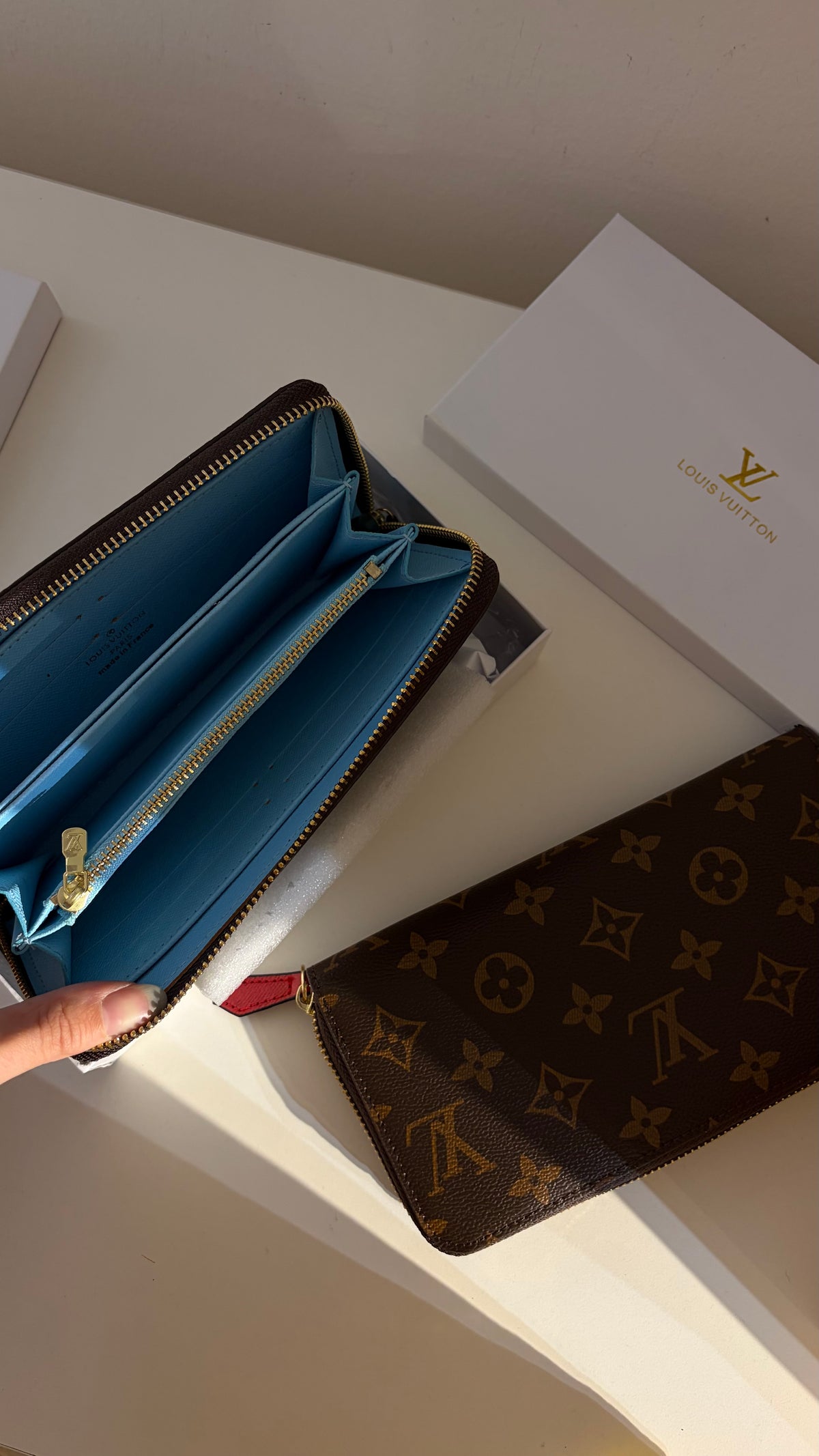 Lv wallets