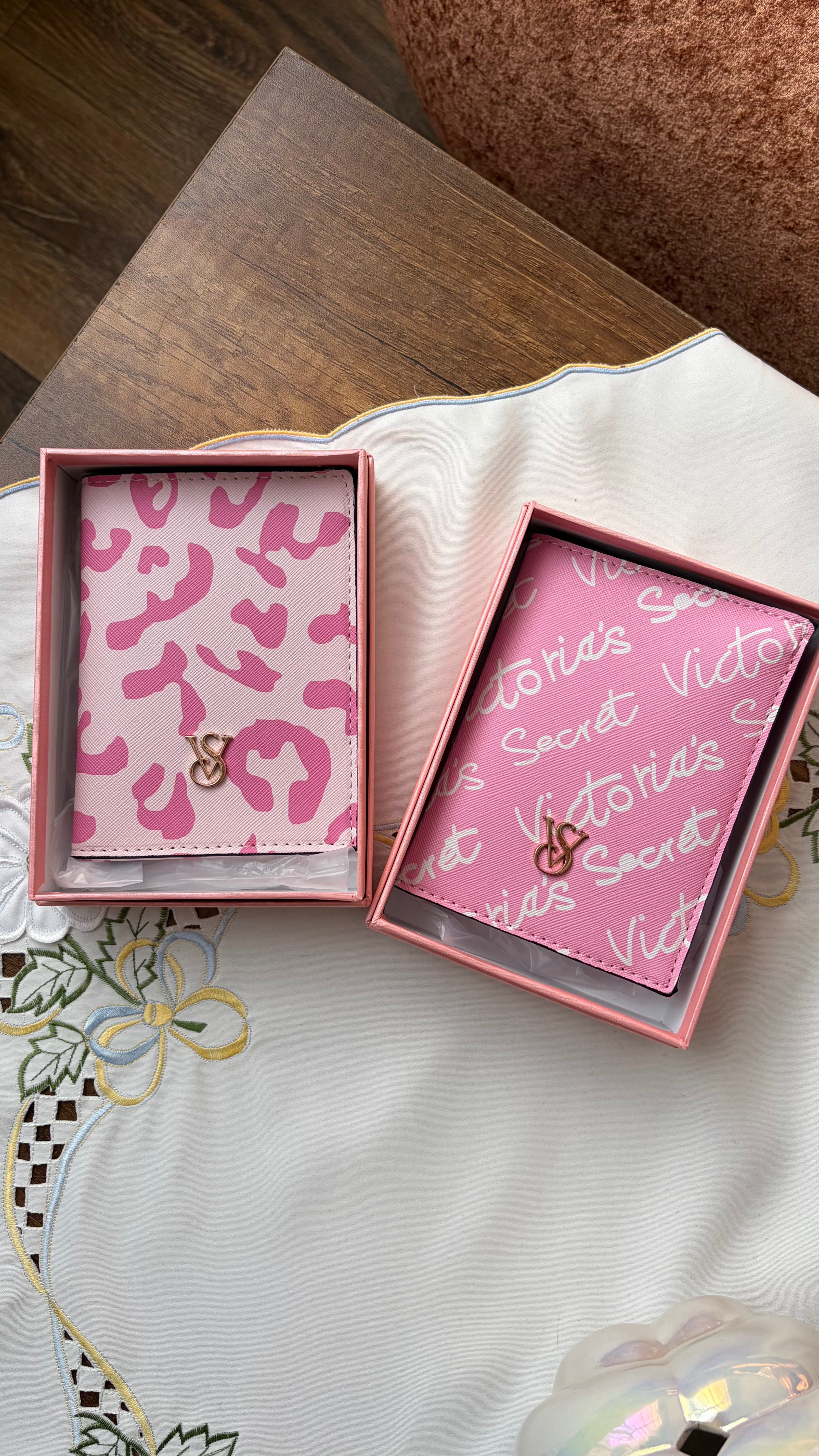 Vs passport holder