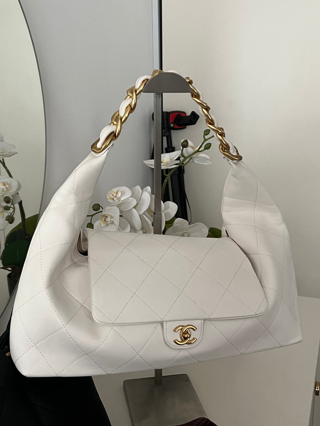 Chanel maxi hobo